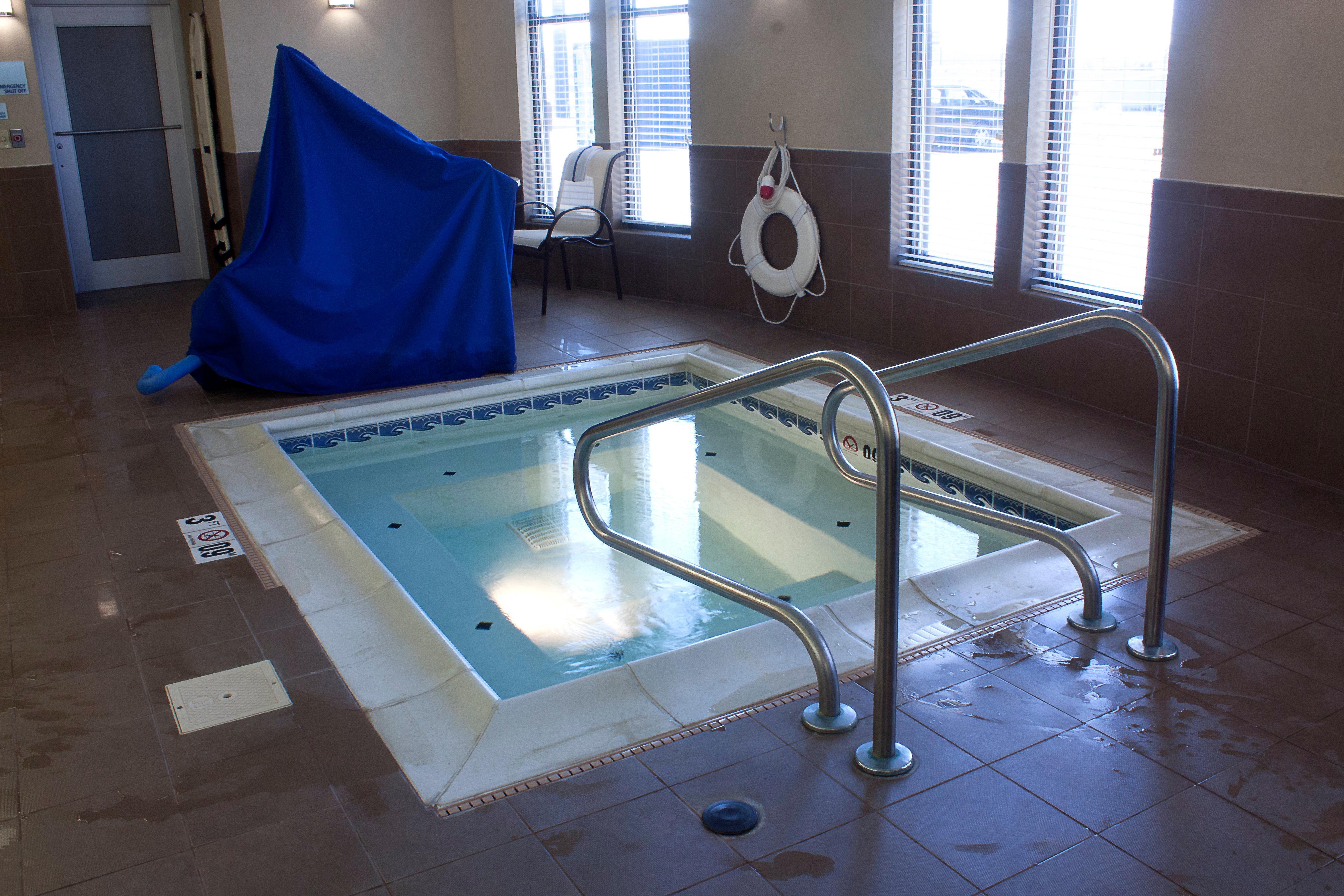 Holiday Inn Express & Suites Youngstown West I 80, An Ihg Hotel Extérieur photo