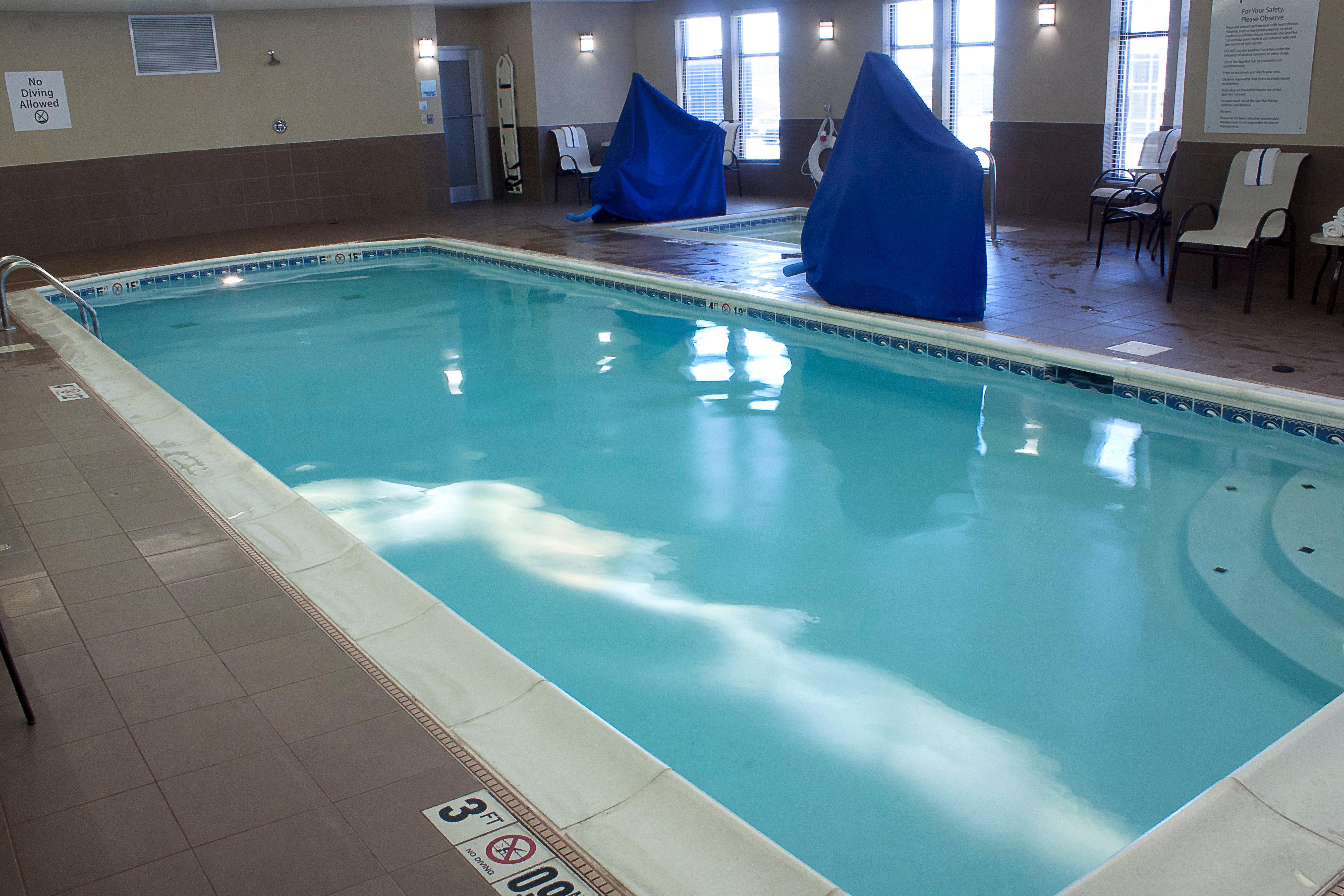 Holiday Inn Express & Suites Youngstown West I 80, An Ihg Hotel Extérieur photo