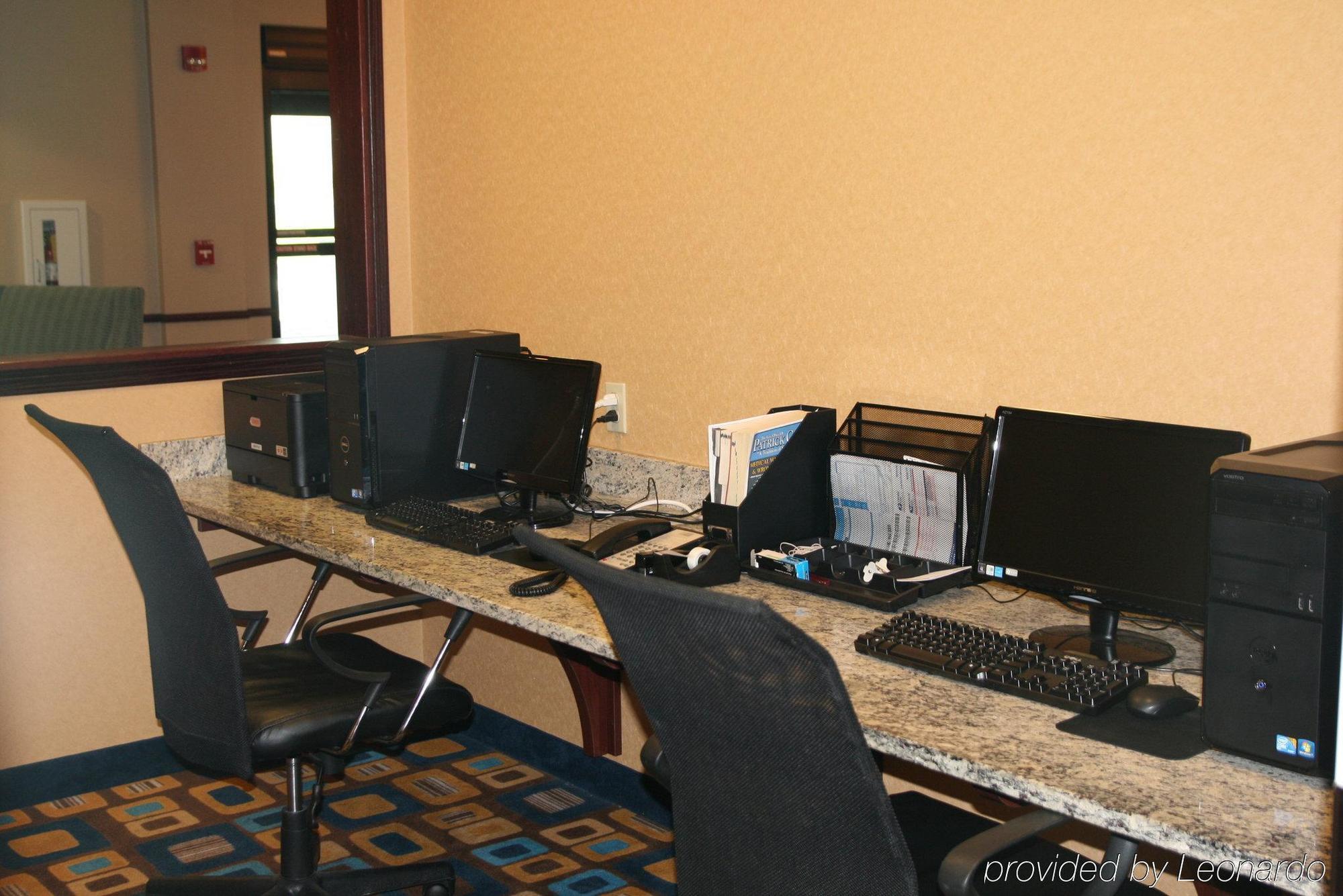 Holiday Inn Express & Suites Youngstown West I 80, An Ihg Hotel Extérieur photo