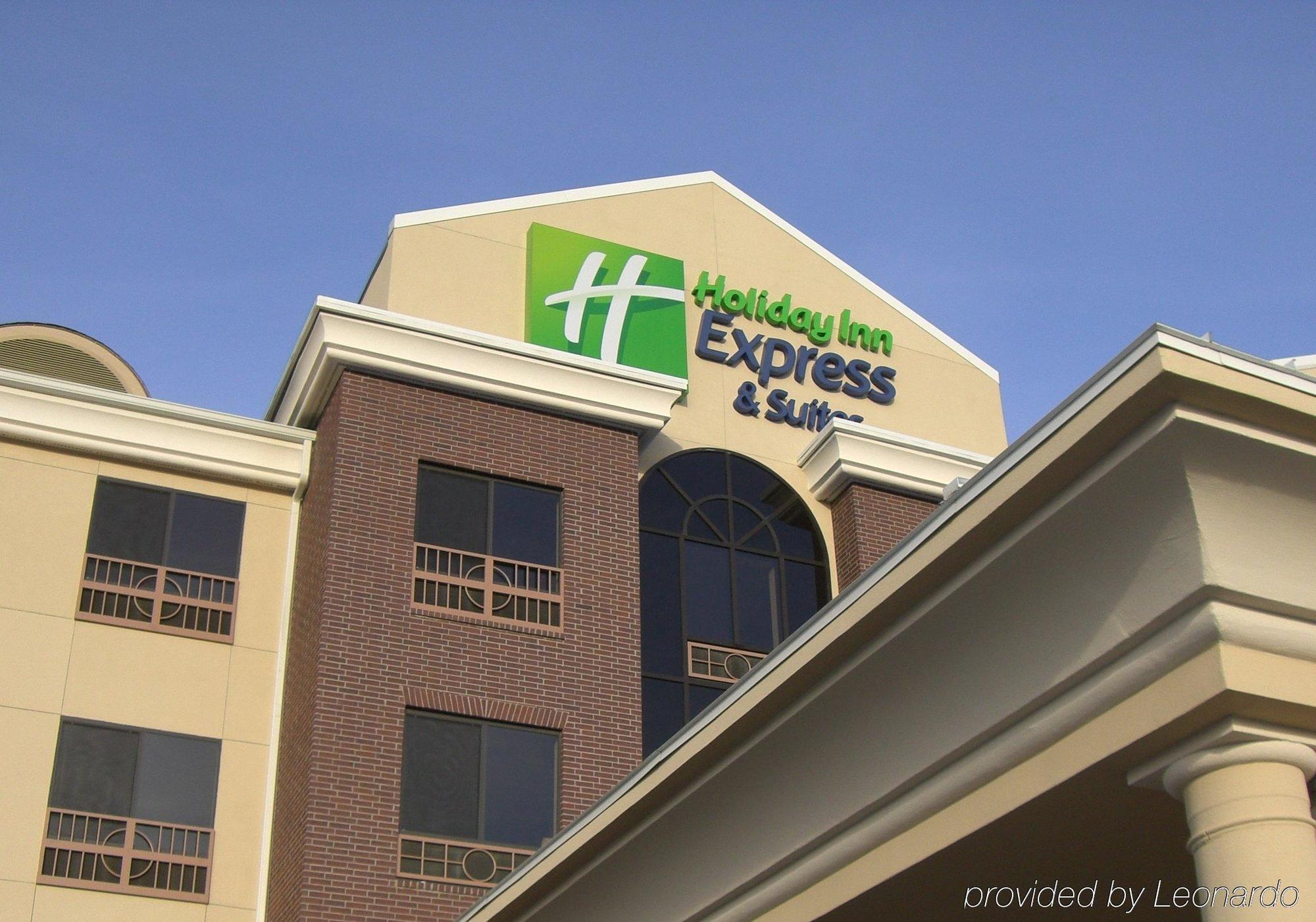 Holiday Inn Express & Suites Youngstown West I 80, An Ihg Hotel Extérieur photo