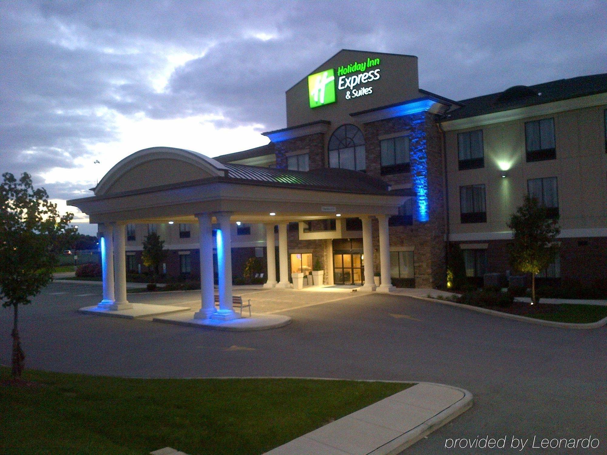 Holiday Inn Express & Suites Youngstown West I 80, An Ihg Hotel Extérieur photo